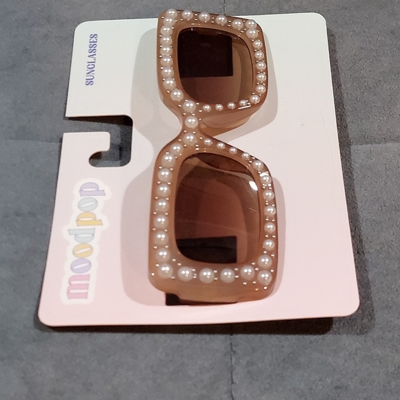 NWT Moodpop Barbie Core Sunglasses w Pearls & silver dot embellishments main image 4